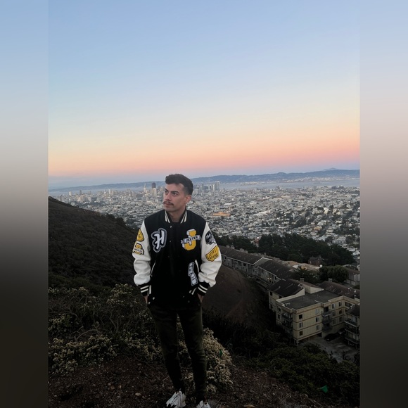 Meet your Posher, Santos - Picture 2 of 5